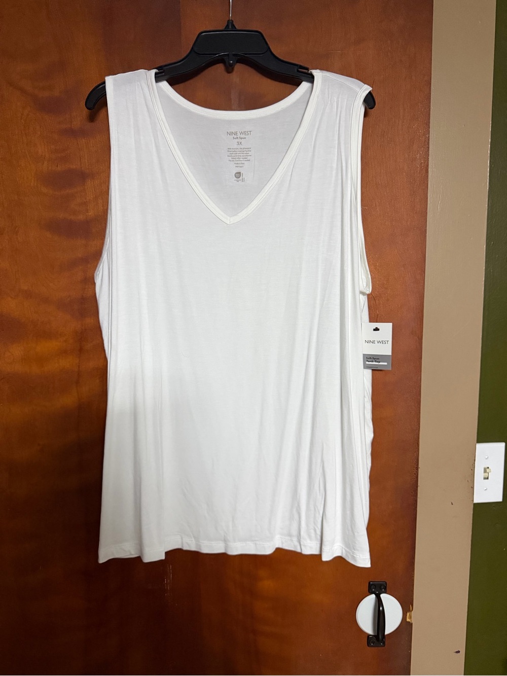 Nine West White V-Neck Sleeveless Tank